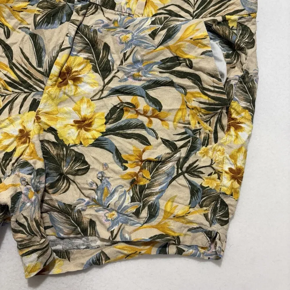 Old Navy Women's 20 Everyday Shorts Mid Rise 5" Inseam Yellow Hawaiian Floral - Picture 4 of 14